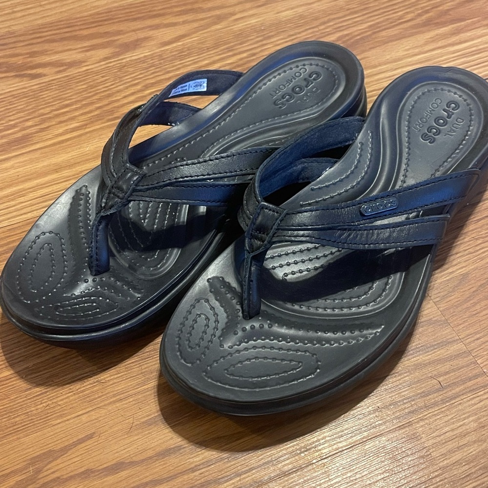 NWOT CROCS DUAL COMFORT SANDALS